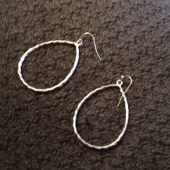 Silver oval hoop earrings - Picture 4 of 4